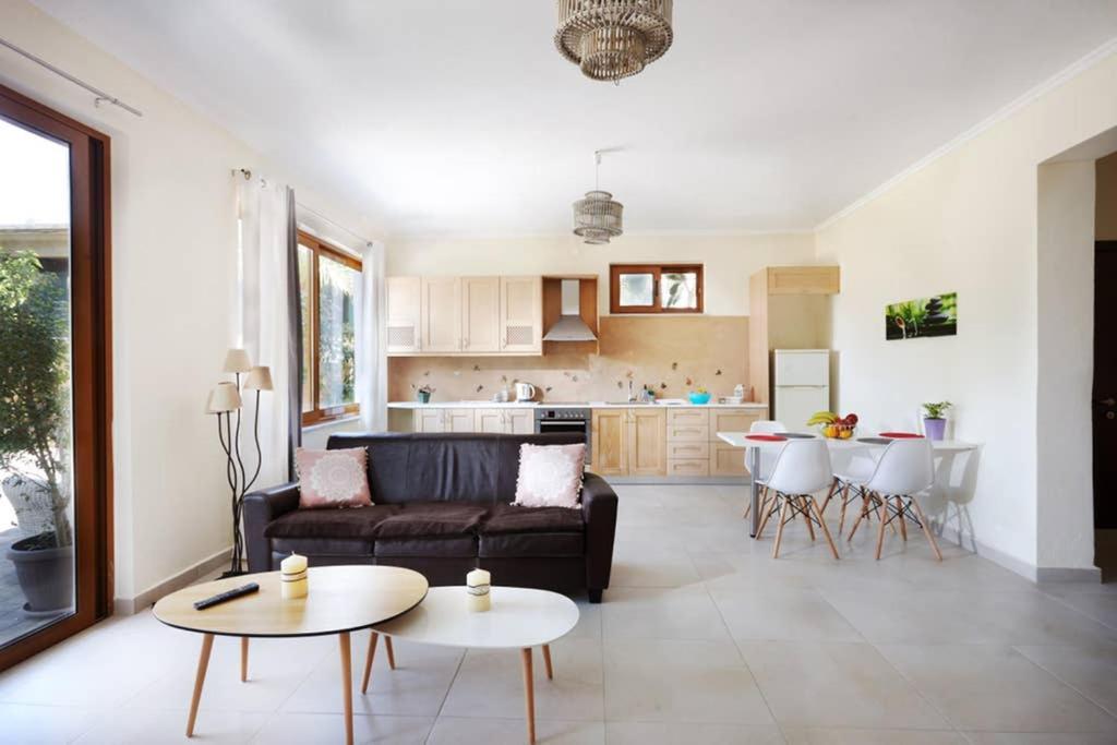Willa House 1 *